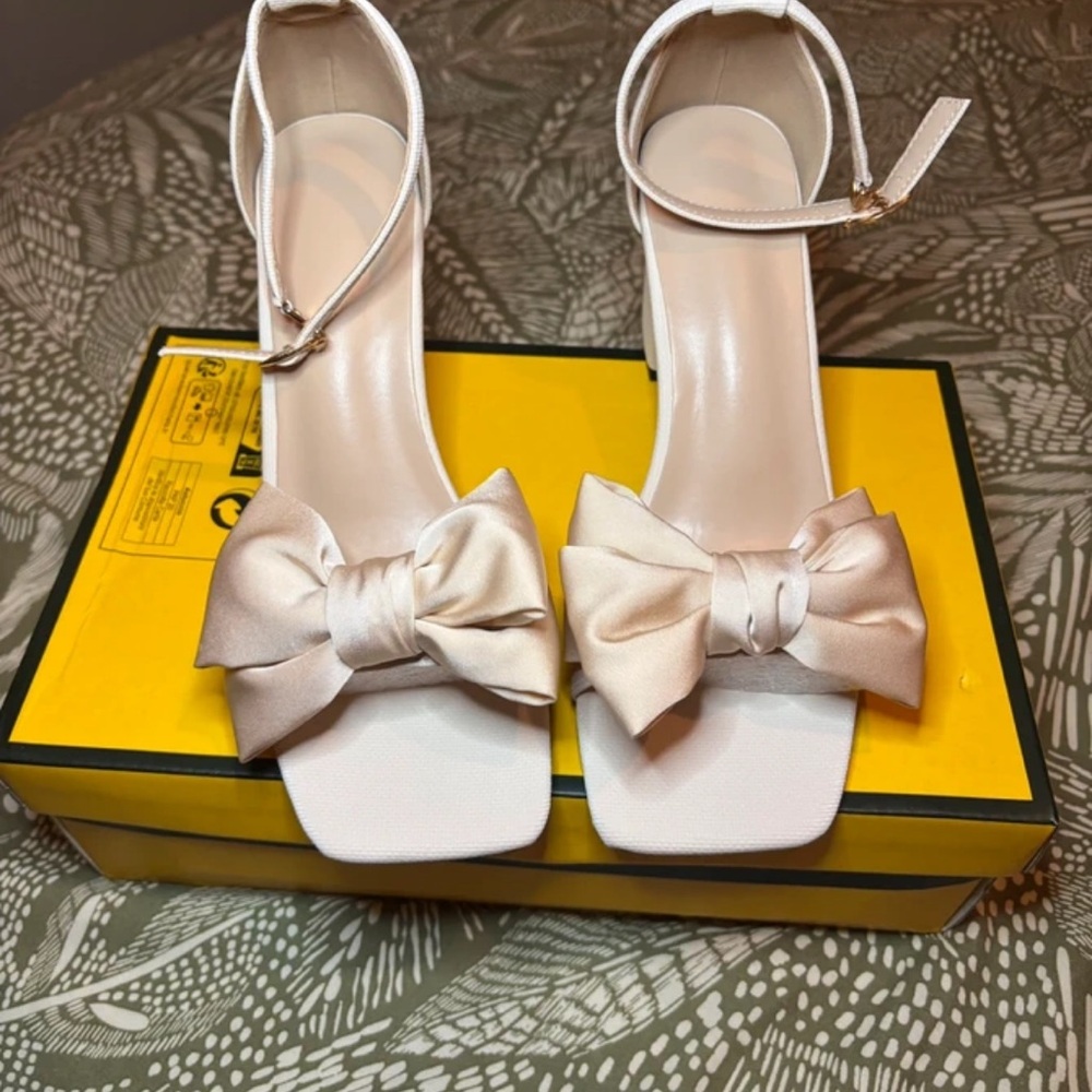 SHEIN Cream Bow Heels